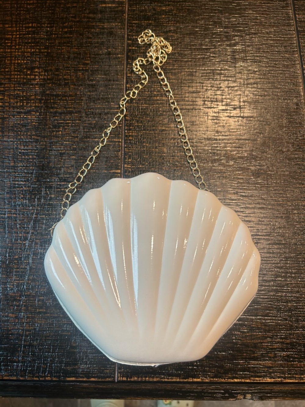 KIDS Shell-Shaped Clutch Bag in Pearl White with Gold Chain